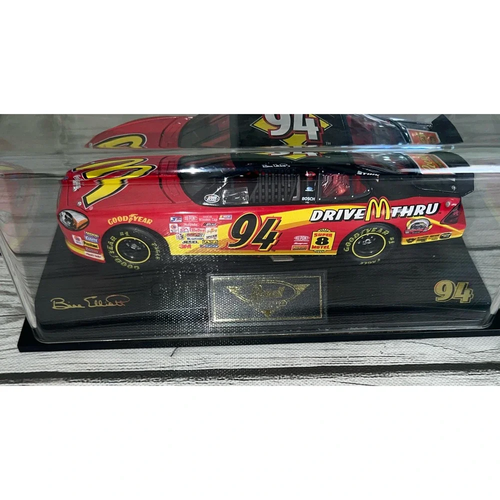 Revell 1:24 #94 Bill Elliott/McDonalds 2000 Ford Taurus Die Cast Nascar Model